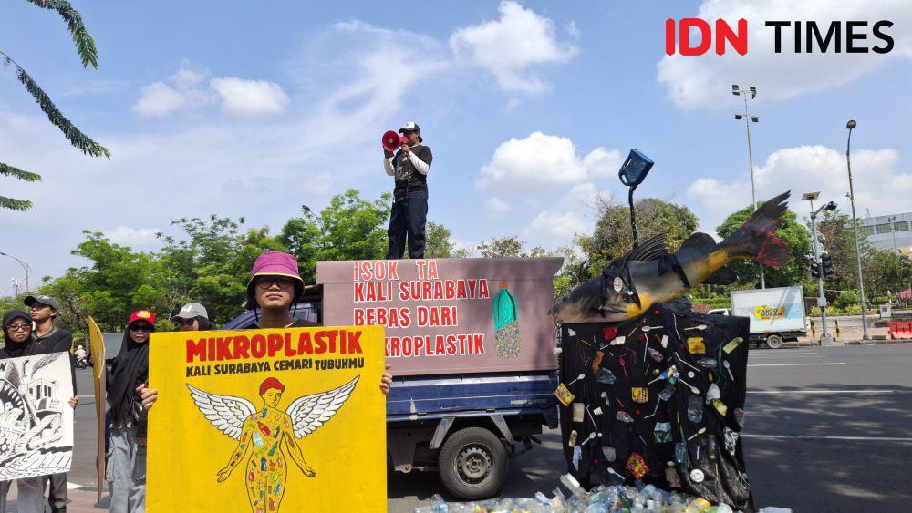 Pemprov Jatim Merespons Fenomena Ikan Mati di Kali Surabaya