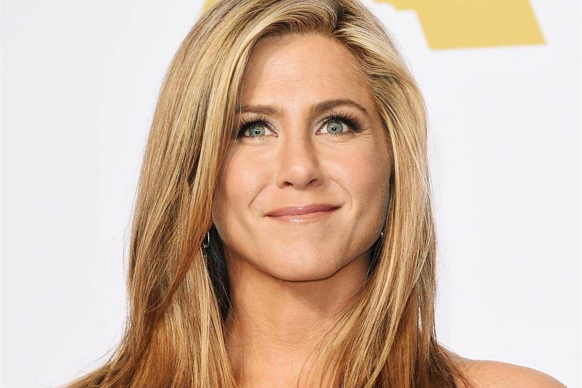 http://cdn.idntimes.com/content-images/community/2017/04/151007-jennifer-aniston-mbm-f8d9da133d1c610e6f74da6378714832nbcnews-fp-1200-800-dec6c2d9320246508a13916689d2a624.jpg