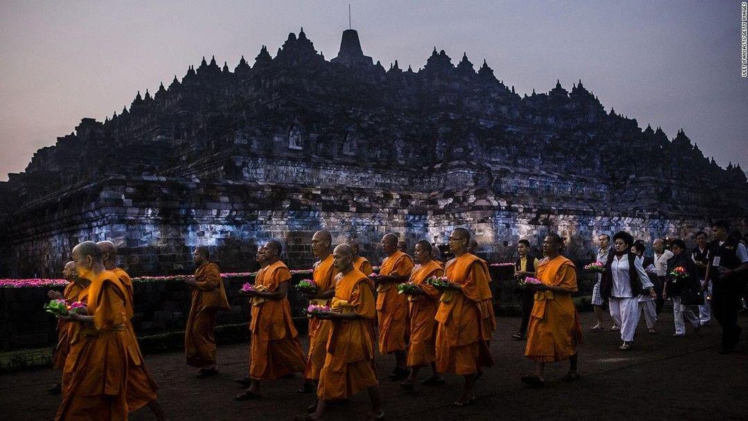 http://cdn.idntimes.com/content-images/community/2017/05/1bborobudur-64ae9e4e413b68672940e848d85203ad.jpg