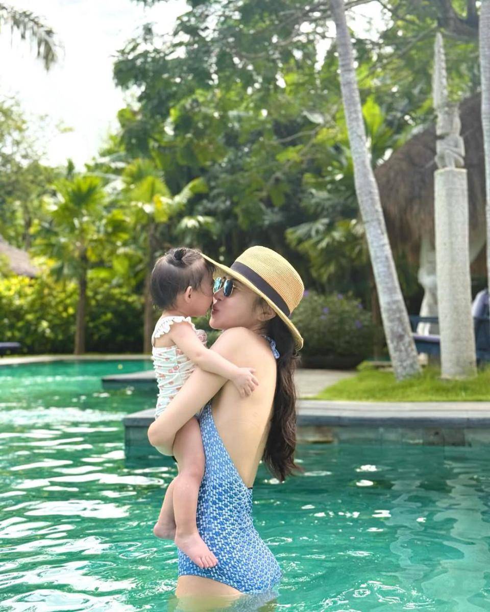 potret liburan Kim Yunjee di Bali (instagram.com/_yunjeekim_)