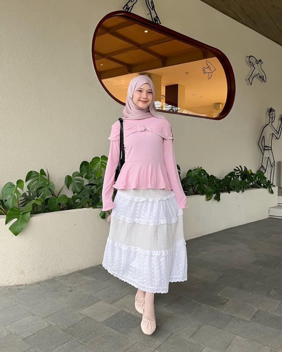 inspirasi coquette aesthetic style ala Siska Amera (instagram.com/siskaamera)