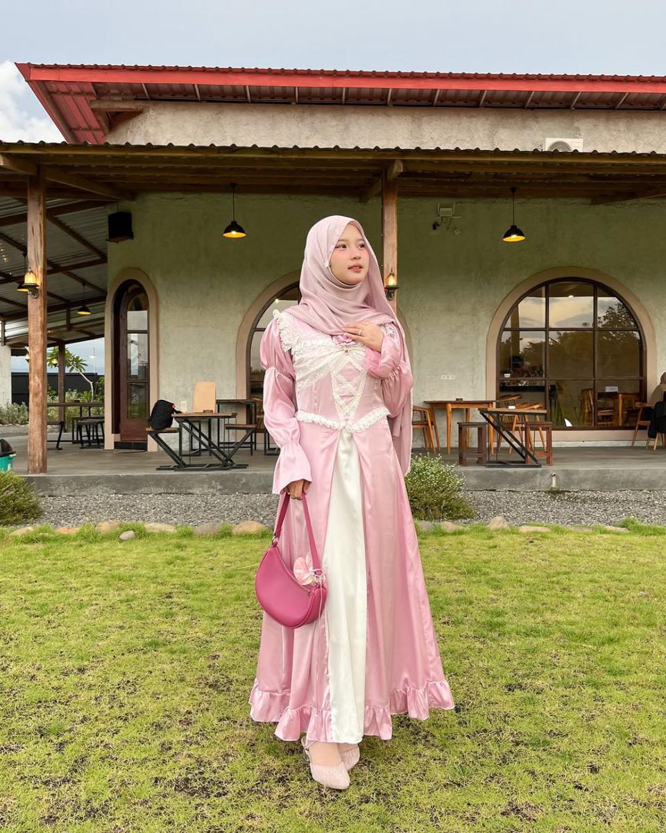 inspirasi coquette aesthetic style ala Siska Amera (instagram.com/siskaamera)