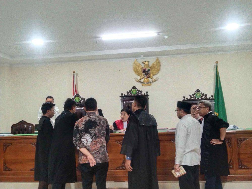 Annar Salahuddin Sampetoding (ASS), terdakwa dalam kasus peredaran uang palsu yang diproduksi di perpustakaan Kampus II UIN Alauddin Makassar, menjalani sidang perdananya di Pengadilan Negeri Sungguminasa, Kabupaten Gowa, Rabu (21/5/2025)/Istimewa