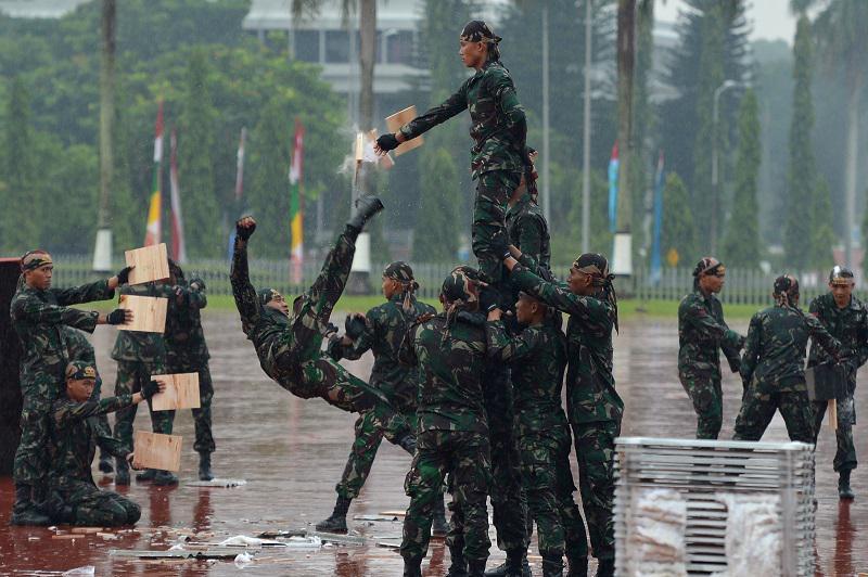 https://cdn.idntimes.com/content-images/post/20180517/antarafoto-atraksi-personel-tni-030518-wpa-6-fa49e5f2445ecb7ec2a31026e9bf3738.jpg