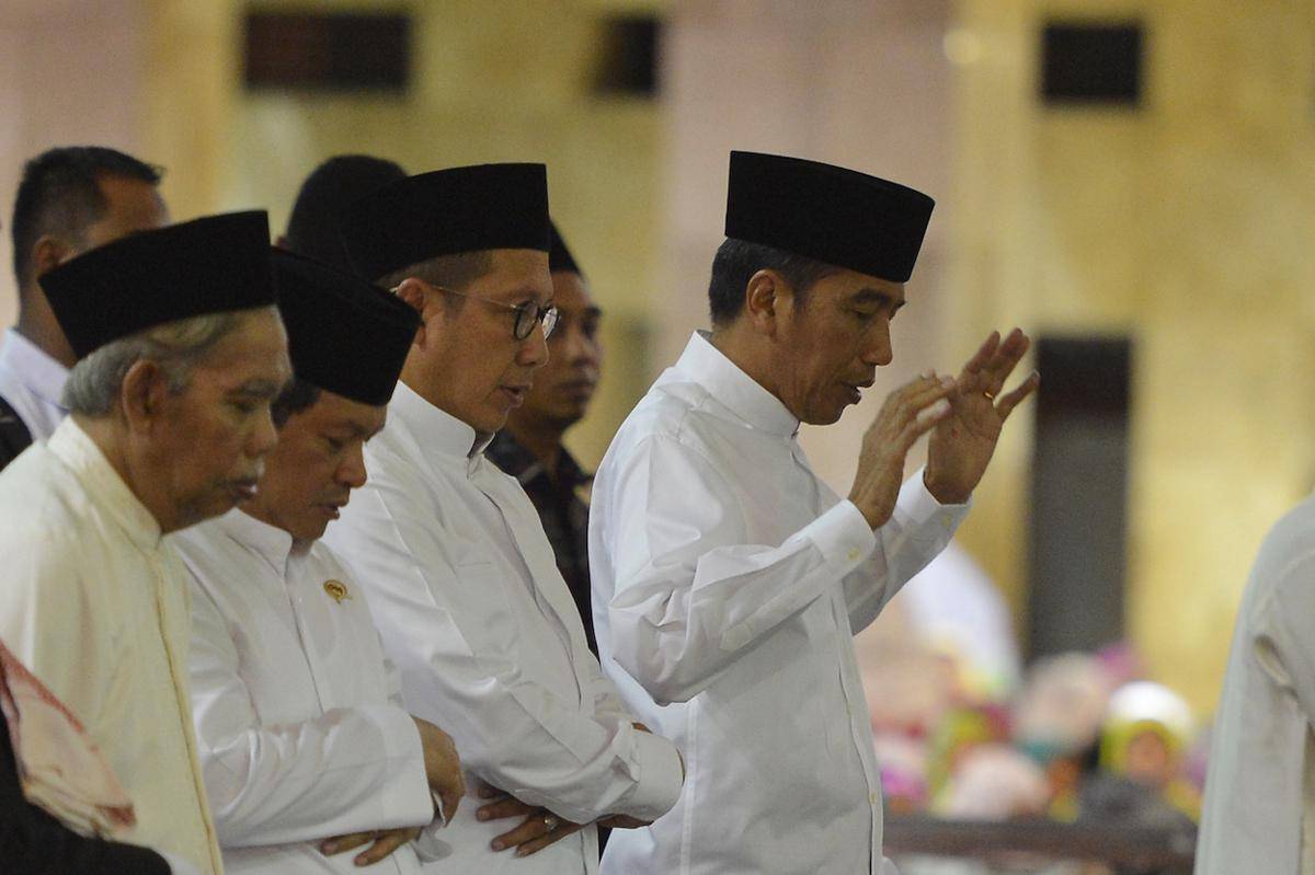 https://cdn.idntimes.com/content-images/post/20180516/antarafoto-presiden-salat-tarawih-160518-wpa-1-9ef5e07bf81794ff75ca21b5e7ca1e83.jpg
