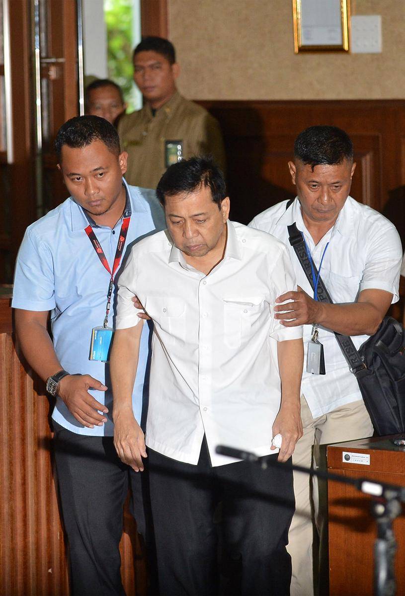https://cdn.idntimes.com/content-images/post/20171213/antarafoto-sidang-perdana-setnov-131217-wpa-3-26512e7c3e022ed6b07368ef036542dc.jpg