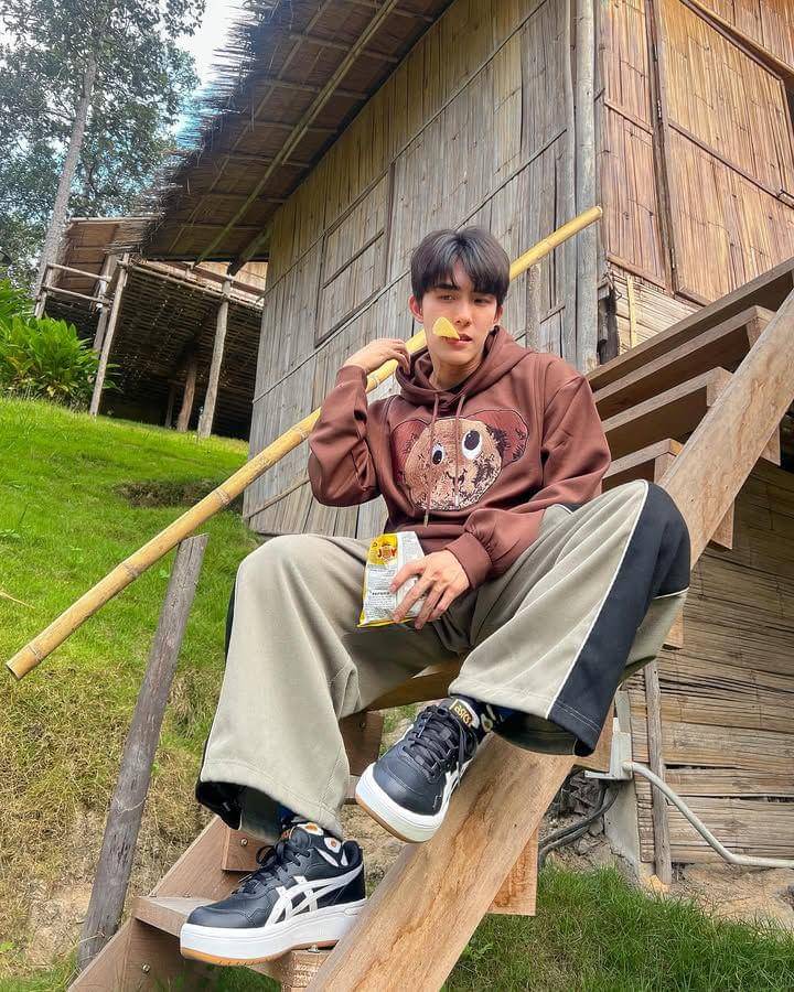 outfit hangout ala Boom Raweewit (instagram.com/bxxm_rvw)