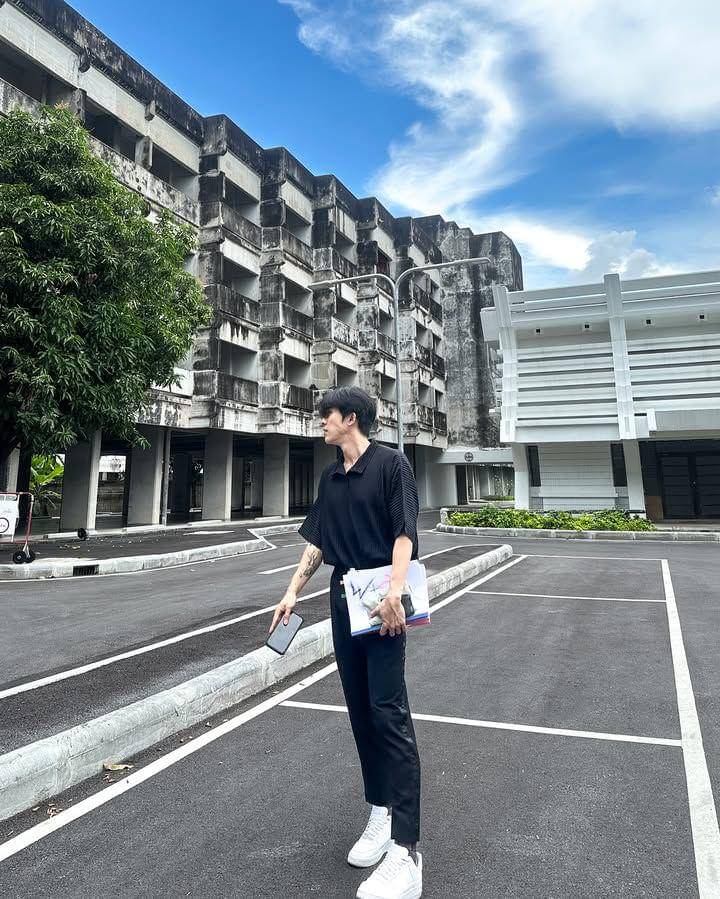 outfit hangout ala Boom Raweewit (Instagram.com/bxxm_rvw)