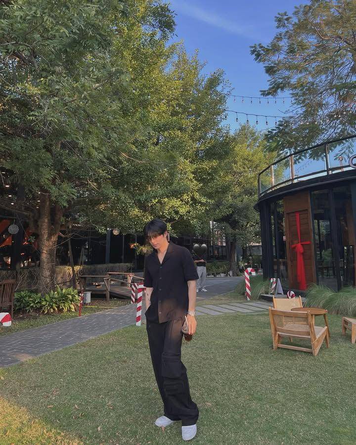 outfit hangout ala Boom Raweewit (instagram.com/bxxm_rvw)