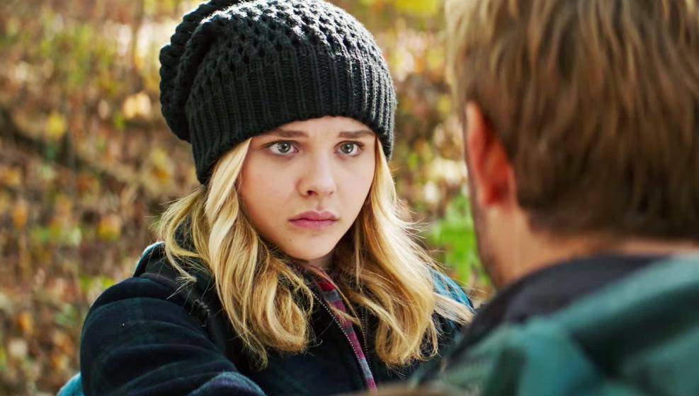 https://cdn.idntimes.com/content-images/post/20180323/cassie-with-evan-in-the-5th-wave-movie-trailer-3a1ee1b90db9aba2e9323c576ce9e99b.jpg