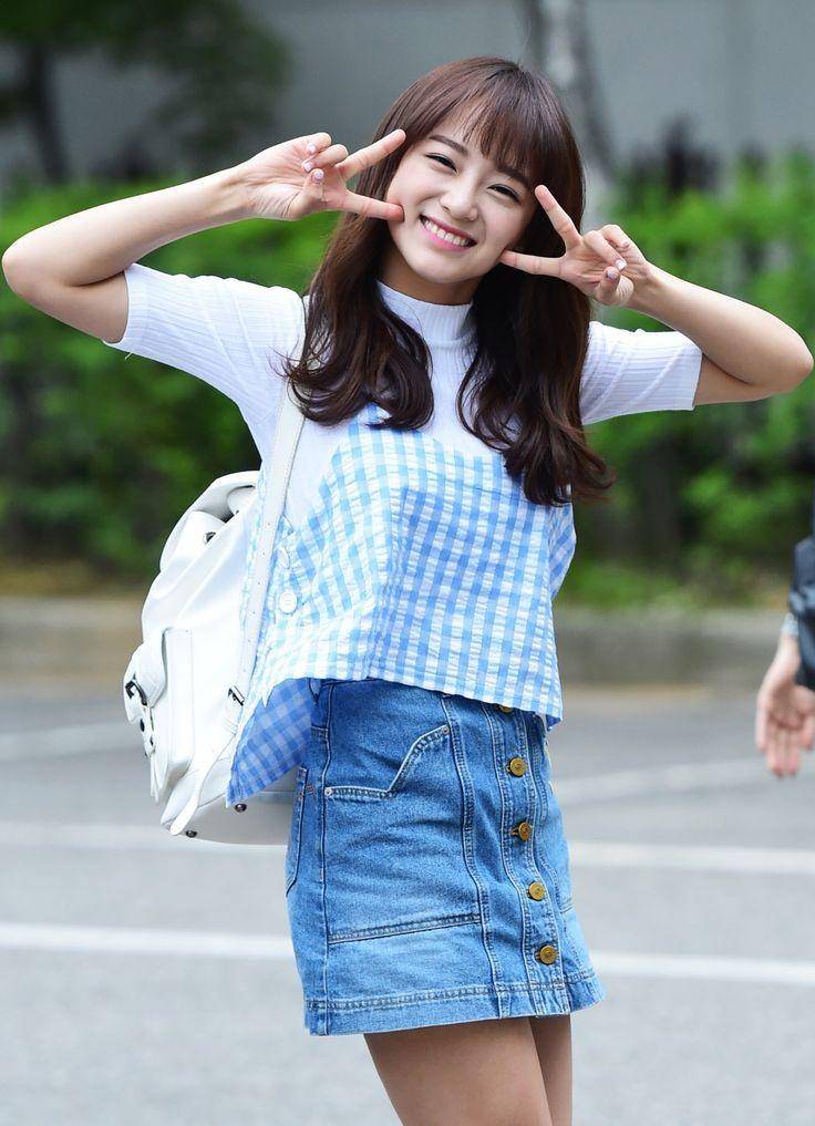 http://cdn.idntimes.com/content-images/community/2017/12/cbdb40dfe17ac62a9fdf5b8a6ad03581-kpop-outfits-gugu-7c4e2057a7d1a40d06c9174b6e01145c.jpg