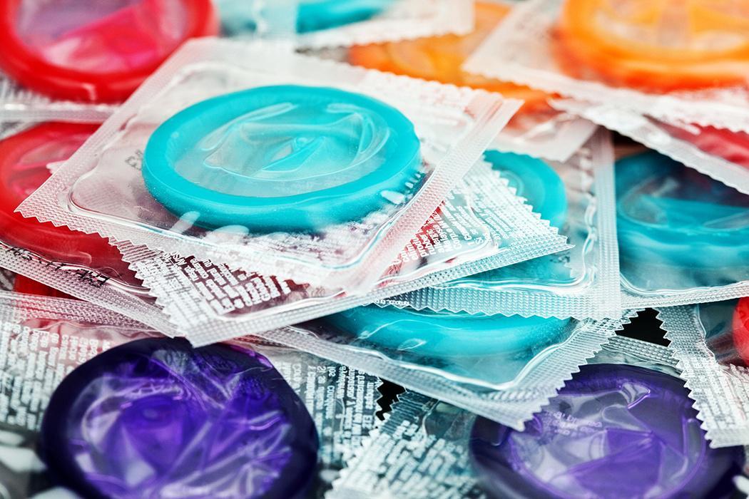 https://cdn.idntimes.com/content-images/post/20180122/condoms-1050x700-661d5185208e28dd8e2dcba34f1555ed.jpg