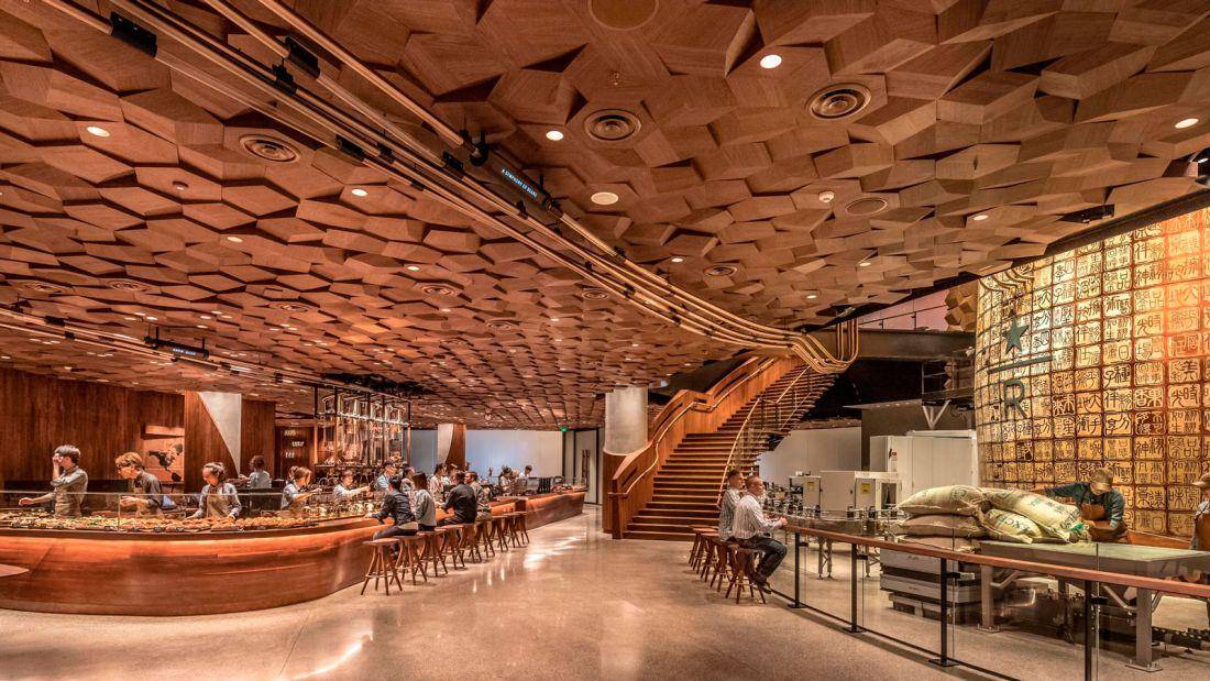 https://cdn.idntimes.com/content-images/post/20171213/http-2f2fcdncnncom2fcnnnext2fdam2fassets2f171205160646-starbucks-reserve-roastery-interior2-d17a059b85609d5a0736975392e97034.jpg