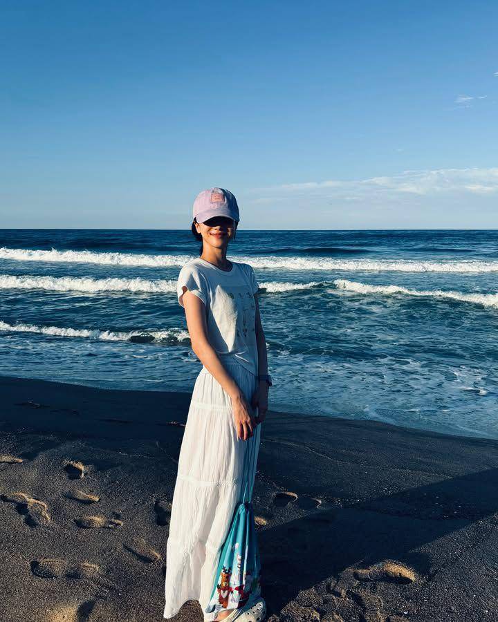 inspirasi OOTD pemeran drakor Tastefully Yours (instagram.com/hwanywayeon)