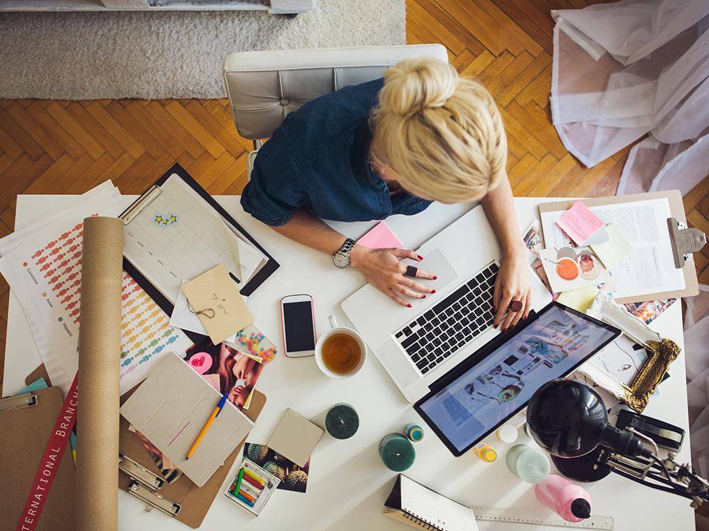 https://cdn.idntimes.com/content-images/post/20180122/ig-working-from-home-e618c6f9b0af270b403cfb9136054976.jpg