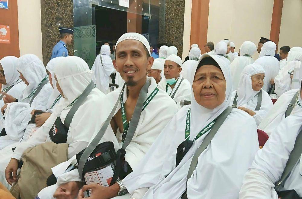 Kisah Nek Marni, 2 Dekade Jualan Serabi Akhirnya Berangkat Haji