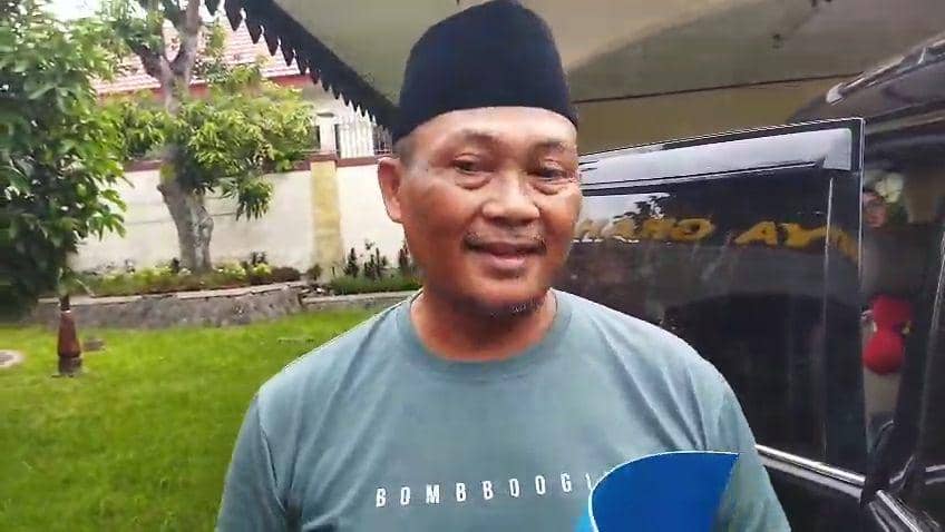 Jupri, ayah dari almarhum Resyka Nadya Maharani Putri emosi kepada PT KAI Daop 7 Madiun. IDN Times/ Riyanto
