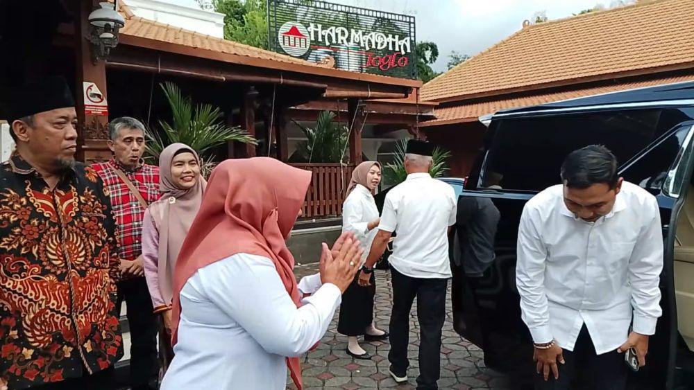 Hj. Nanik Endang Rusminiarti - Suyatni Prihasmoro Bupati dan wakil Bupati Magetan terpilih. IDN times/ Riyanto.