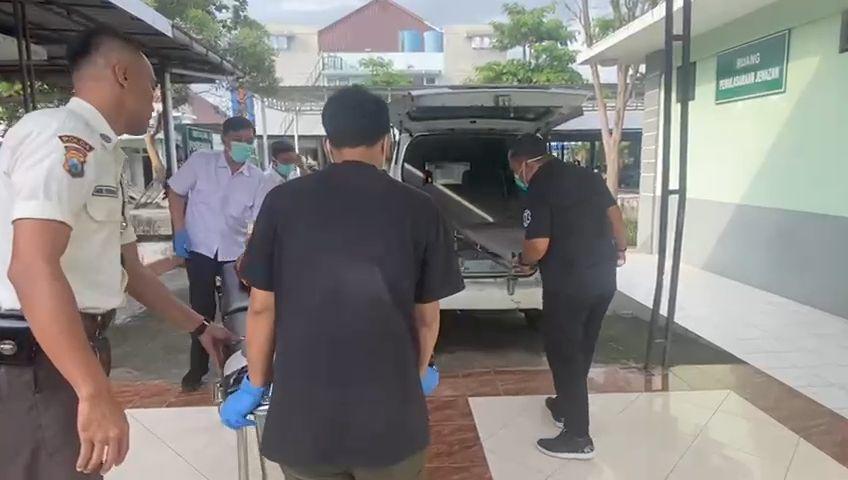 Jenazah korban usai dilakukan visum di RSUD dr. Harsono Ponorogo. IDN Times/ Riyanto.