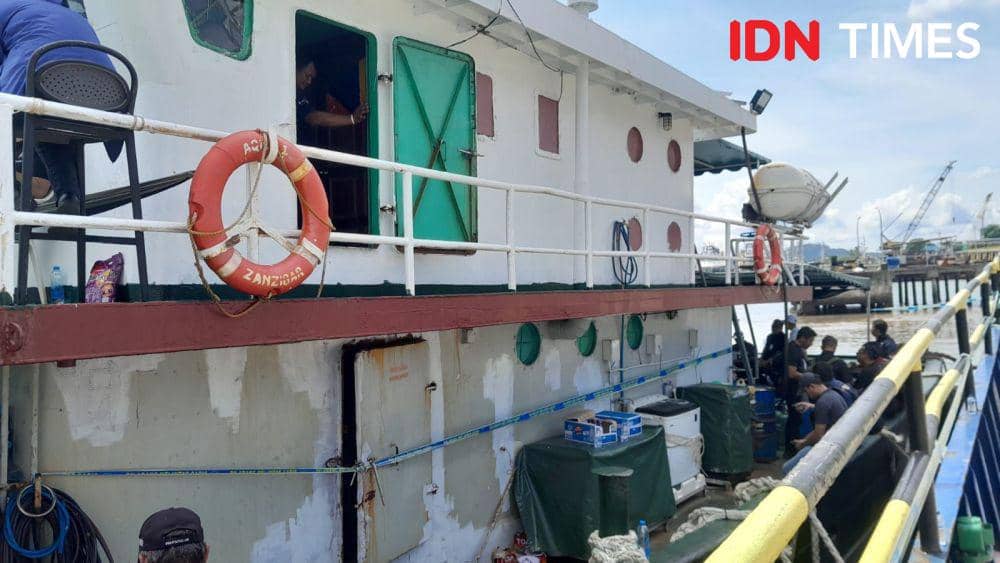 Kapal MT Sea Dragon Tarawa (IDN Times/Putra Gema Pamungkas)