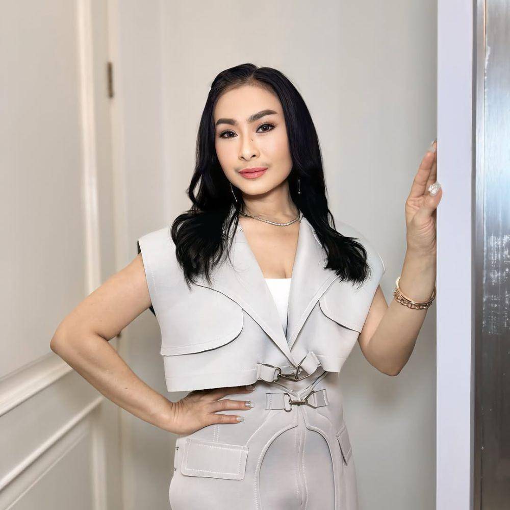 referensi flawless makeup ala Iis Dahlia (instagram.com/isdadahlia)