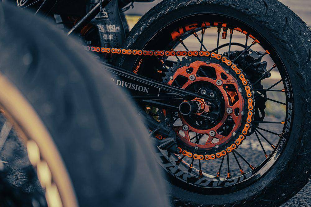 ilustrasi rantai motor (unsplash.com/Jan Kopriva)