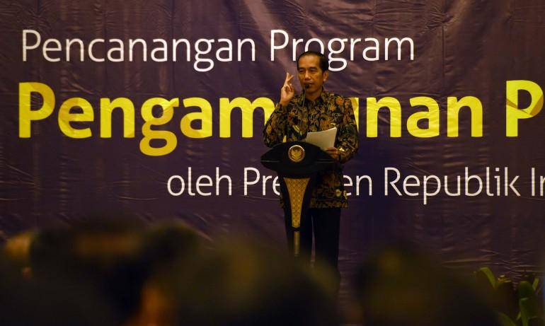 https://cdn.idntimes.com/content-images/post/20171218/jokowi4-aa9b68438464699a662d6ae64b4c81a5.jpg