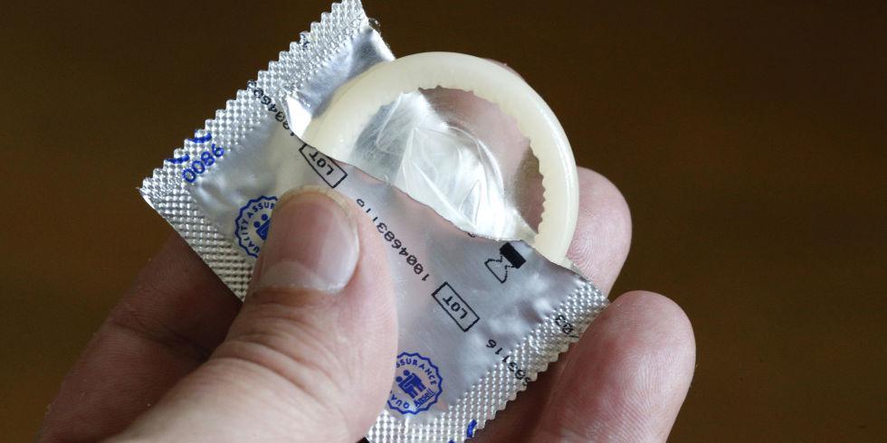 https://cdn.idntimes.com/content-images/post/20180122/landscape-1445722828-g-condom-487737191-9d1131c60ccbe73c32384707a74a5d6a.jpg