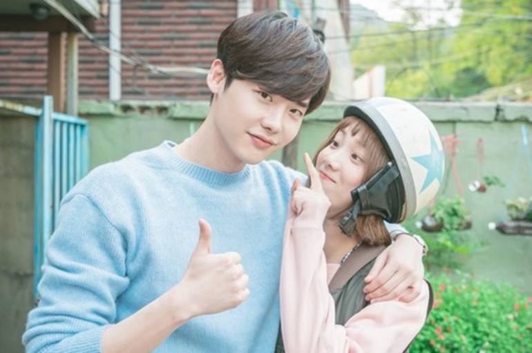 https://cdn.idntimes.com/content-images/post/20180122/lee-jong-suk-lee-sung-kyung-825a526d0921aaccf5448fb1c466d0f2.png