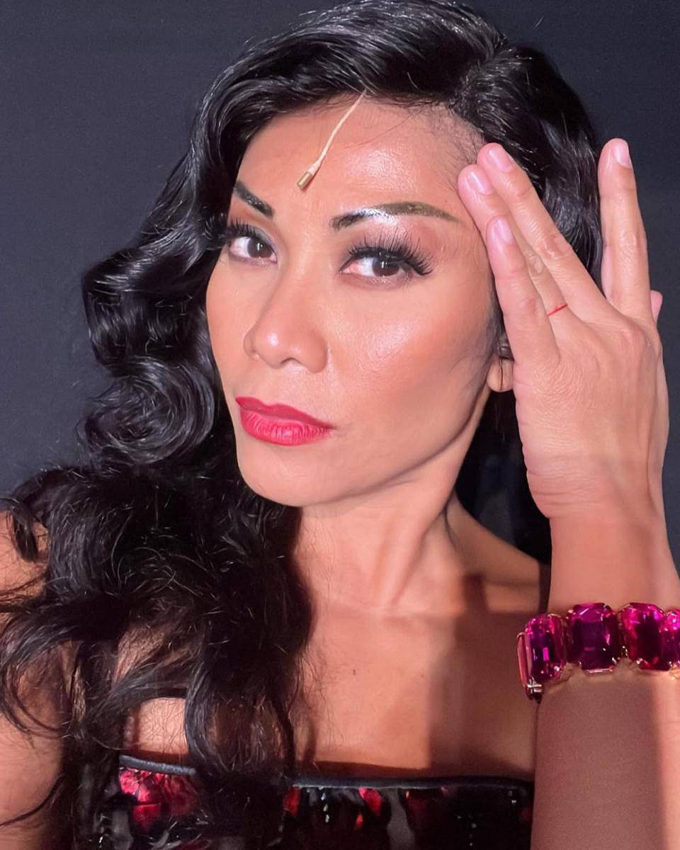 ide makeup ala Anggun C sasmi (instagram.com/anggun_cipta)