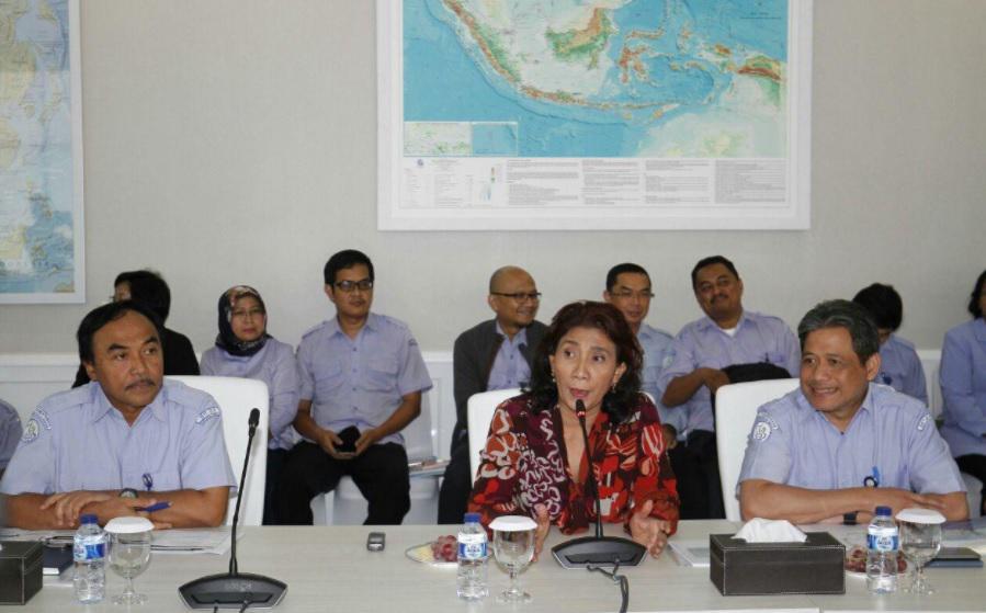 https://cdn.idntimes.com/content-images/post/20180118/menteri-susi-soal-cantrang-nelayan-2-f1023a6d96ff69fd291d50d4da0a504d.jpg