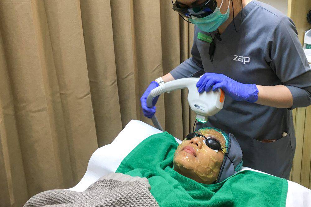 proses treatment ZAP Photo Facial Glow (dok.pribadi/Natalia Indah)