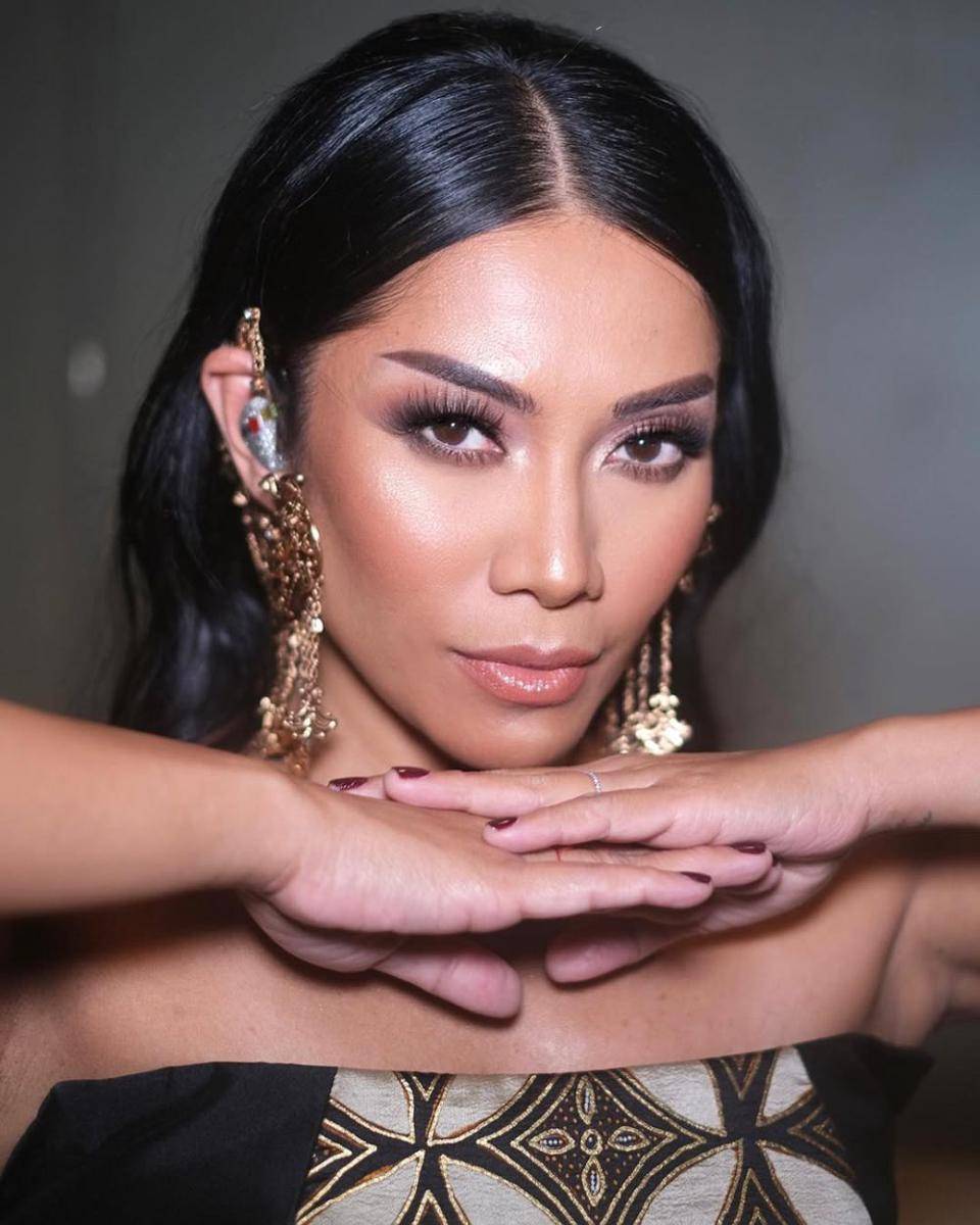ide makeup ala Anggun C sasmi (instagram.com/anggun_cipta)