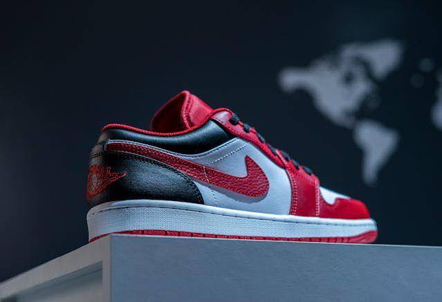 5 Rekomendasi Leather Sneakers Terbaik yang Bisa Kamu Beli, Kece Abis!