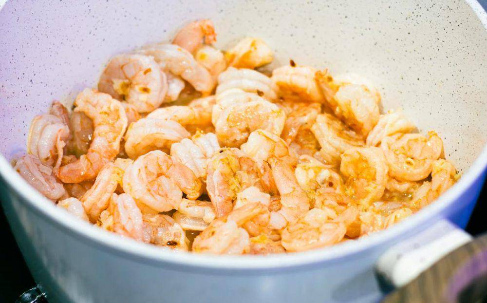 ilustrasi memasak udang (pexels.com/thiago japyassu)