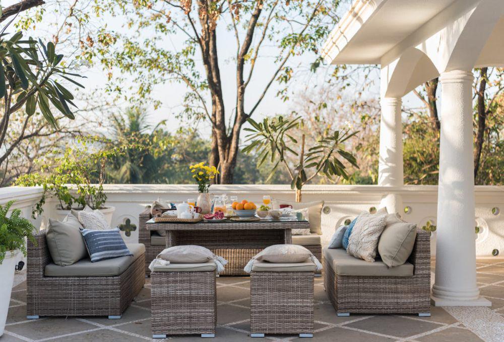 Halaman Belakang Makin Estetik, 4 Warna Furnitur Outdoor Bikin Betah