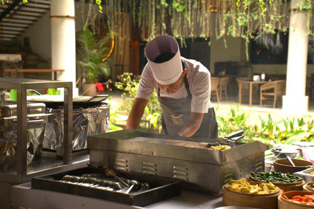 ilustrasi dapur outdoor industrial (pexels.com/siddhant solanki)