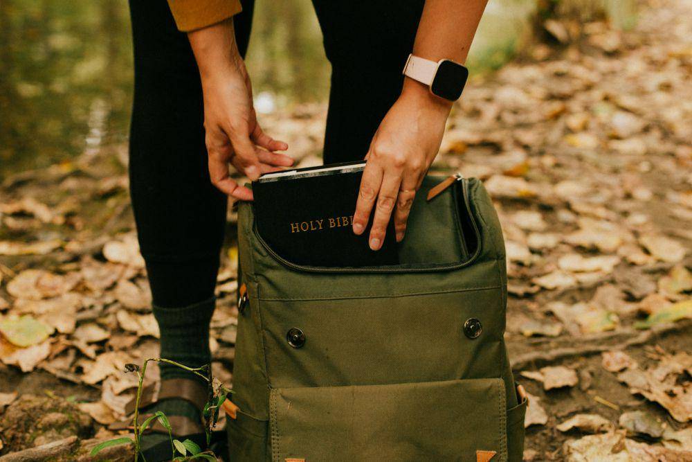 ilustrasi tas ransel (unsplash.com/priscilladupreez)