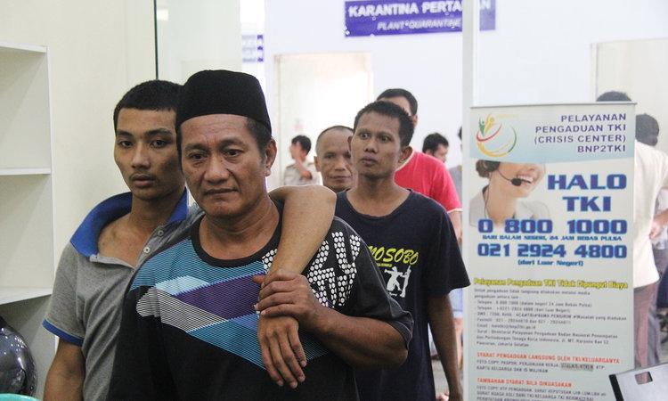 https://cdn.idntimes.com/content-images/post/20180321/rsz-antarafoto-deportasi-tki-bermasalah-010318-asw-1-e10f38b408a4a548ab27c80c15536629.jpg
