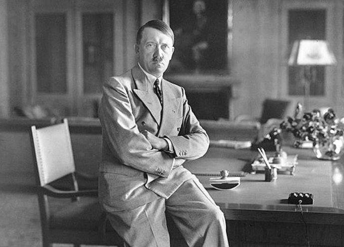 Potret Adolf Hitler.