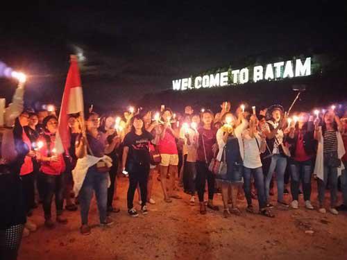 http://cdn.idntimes.com/content-images/community/2017/05/seribu-lilin-untuk-ahok-b1c0686d780de7ba662a3df2506d88e9.jpg