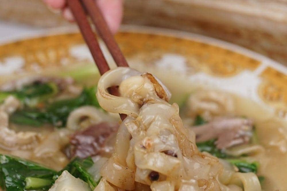 Potret Menu Kwetiau Siram, Kopi Ko Acung  