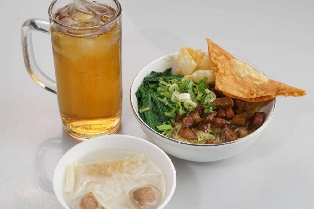 Potret Menu Bakmi, Kopi Ko Acung  