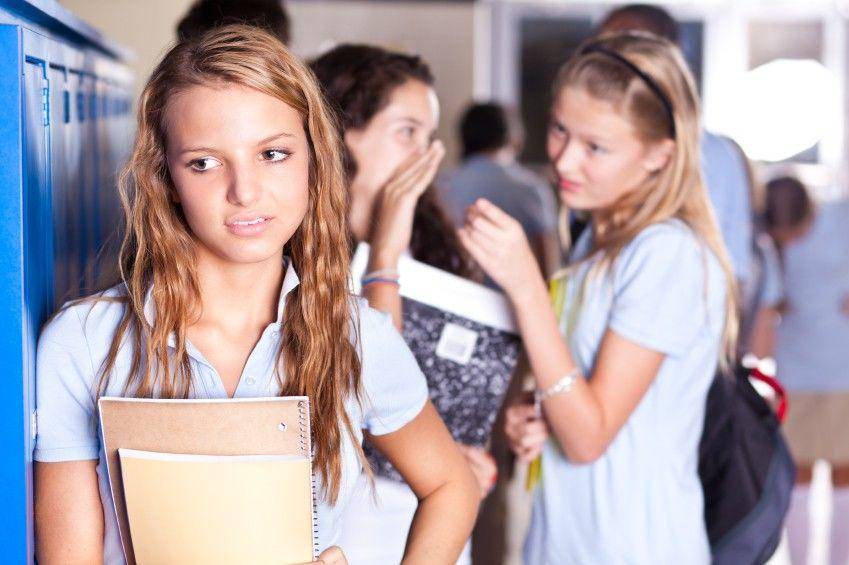 http://cdn.idntimes.com/content-images/community/2017/08/stock-photo-19172410-teenage-girls-gossiping-about-another-teenager-1bb2722b3ef4c15ab739090084b83a74.jpg