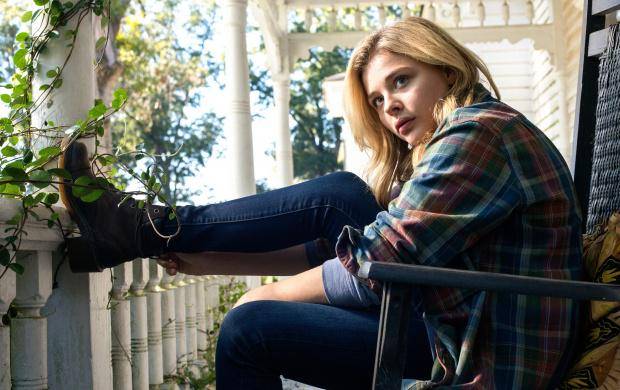 https://cdn.idntimes.com/content-images/post/20180323/the-5th-wave-chloe-grace-moretz-cassie-sullivan-t3-42935a52b6f9b27a8f1a6c0b5683d5b9.jpg