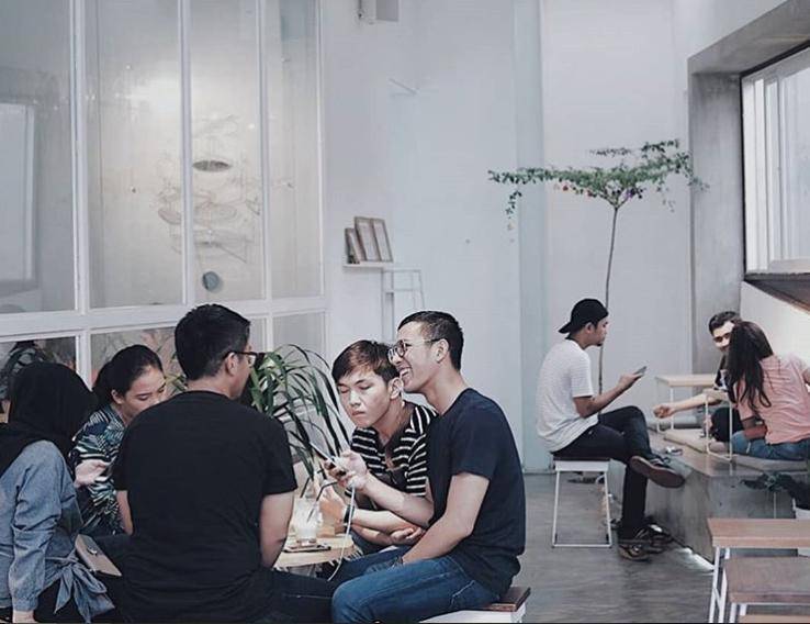 https://cdn.idntimes.com/content-images/post/20180319/threelogycoffee-b558f799a99b24c09fe20b3afc75d673.jpg
