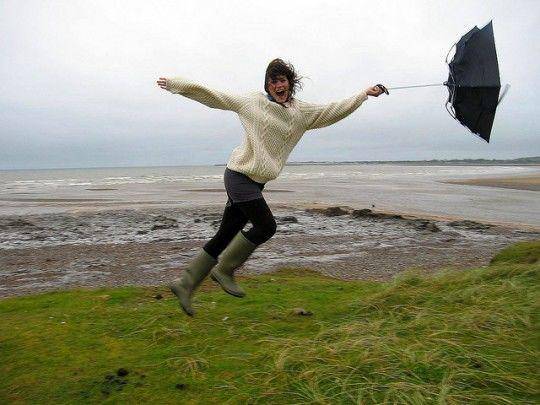 http://cdn.idntimes.com/content-images/community/2017/08/umbrella-in-the-wind-540x405-2530e03cf28450da46f51471090a3a55.jpg
