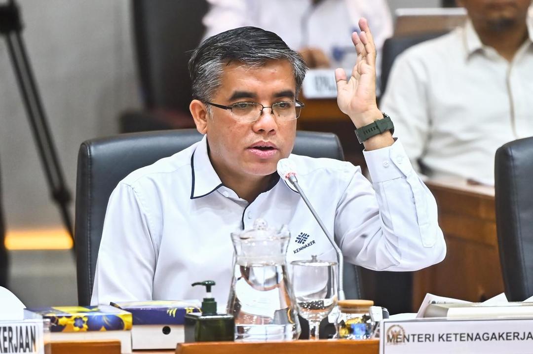 antarafoto-raker-komisi-ix-dpr-bersama-menaker-1747801694.jpg