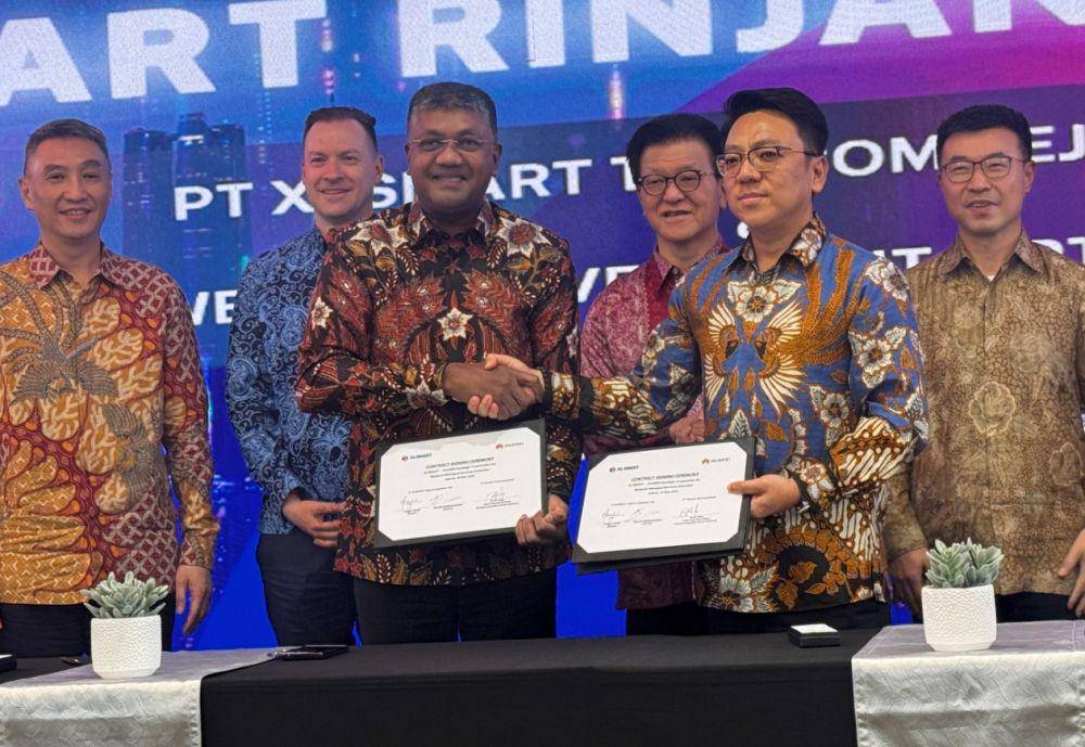 PT XLSMART Telecom Sejahtera Tbk melakukan penandatanganan kerjasama strategis dengan dua perusahaan teknologi global, PT Huawei Tech Investment dan PT ZTE Indonesia. (Dok XLSMART).