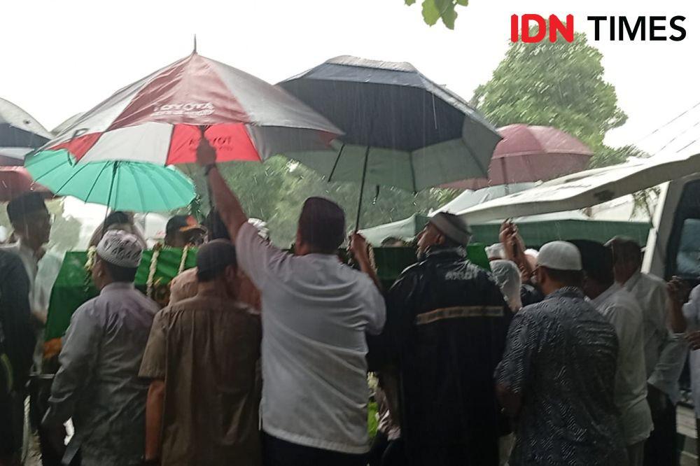 Mahfud MD Ikut Salatkan Jenazah Suami Najwa Shihab